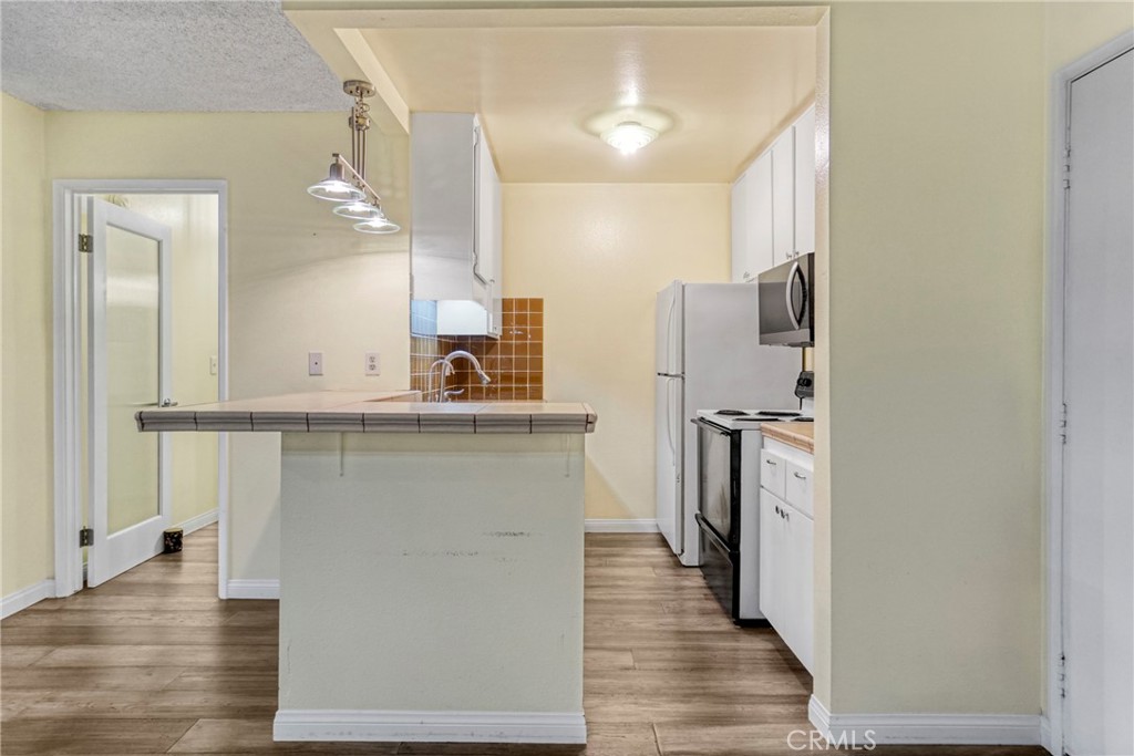 8650 Gulana Avenue Playa del Rey, CA 90293 - Photo 12 of 46 a kitchen with stainless steel appliances a refrigerator and a stove