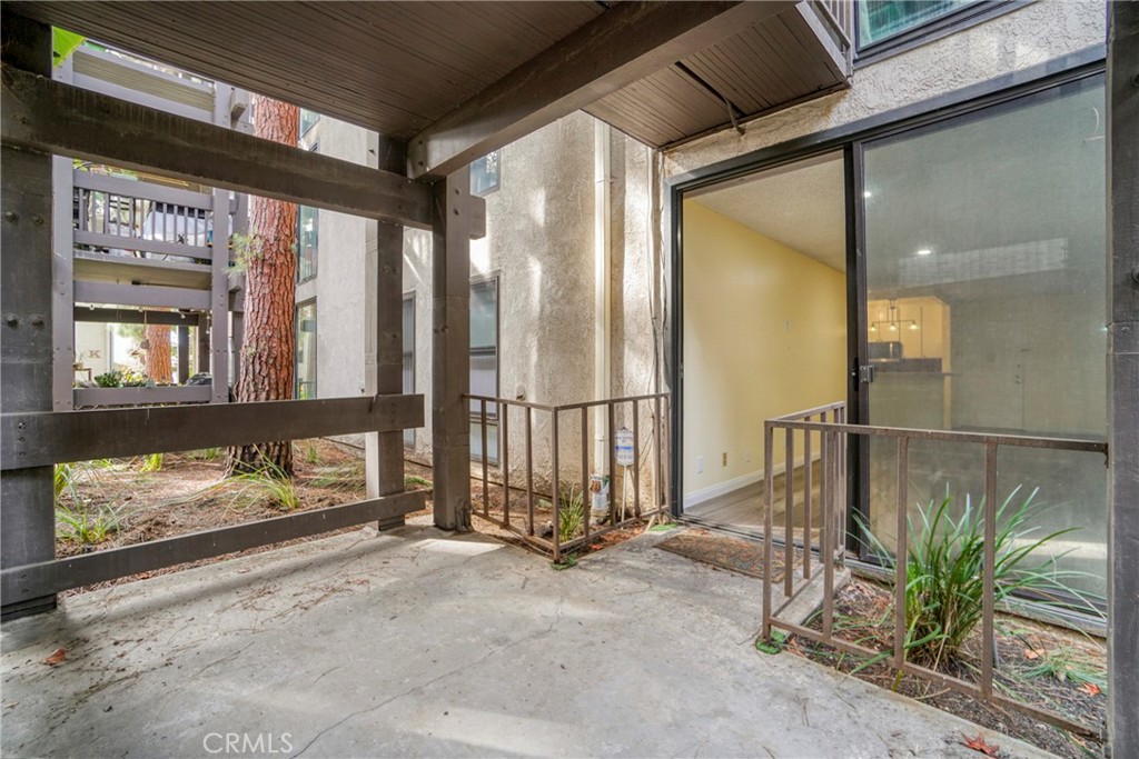8650 Gulana Avenue Playa del Rey, CA 90293 - Photo 26 of 46 a view of an entryway with a street
