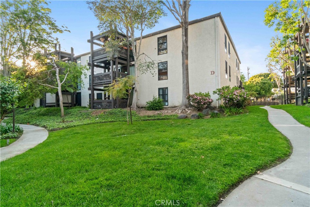 8650 Gulana Avenue Playa del Rey, CA 90293 - Photo 34 of 46 a view of a back yard of the house