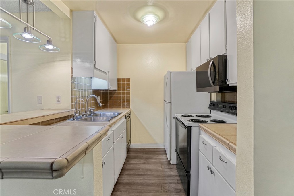 8650 Gulana Avenue Playa del Rey, CA 90293 - Photo 10 of 46 a kitchen with stainless steel appliances granite countertop a sink stove and refrigerator
