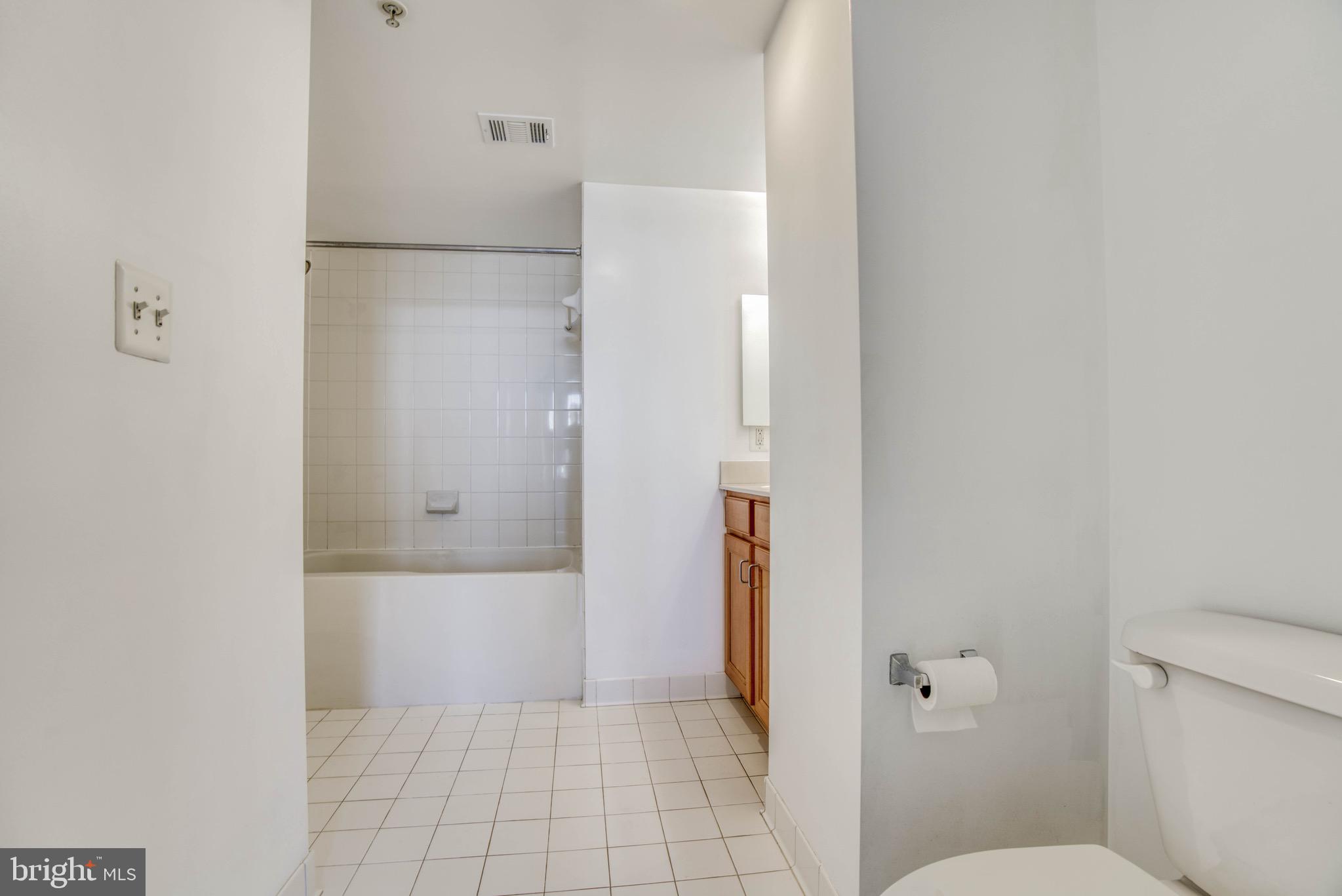 414 Water Street, Unit 2106 Baltimore, MD 21202 - Photo 31 of 35
