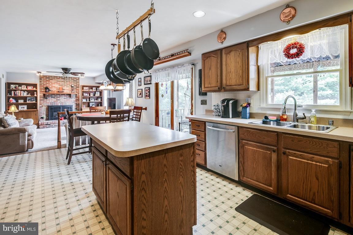 1079 Huntfield Road Westminster, MD 21157 - Photo 15 of 43 Kitchen