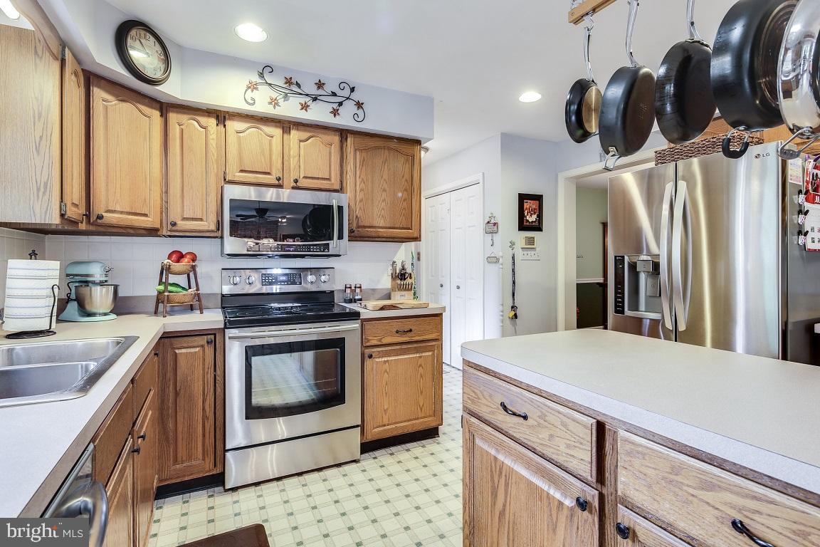1079 Huntfield Road Westminster, MD 21157 - Photo 16 of 43 Kitchen