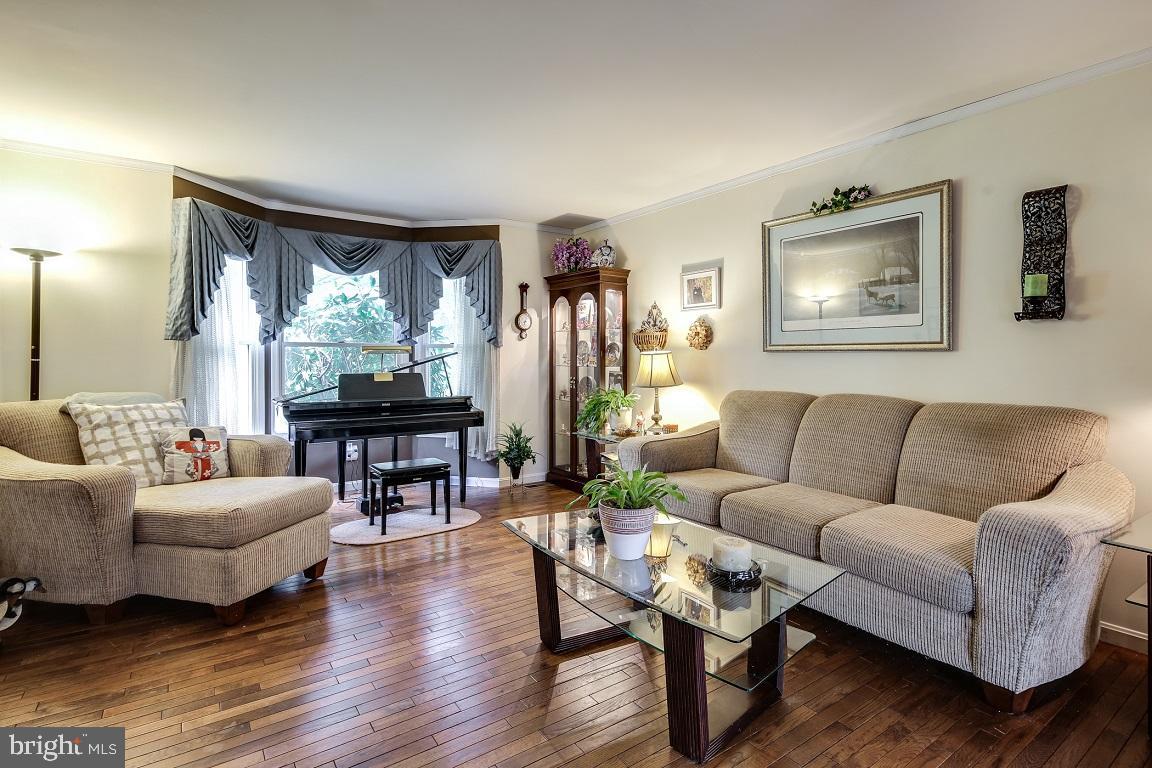 1079 Huntfield Road Westminster, MD 21157 - Photo 4 of 43 Living Room