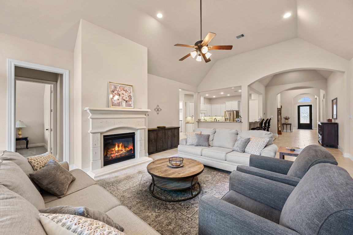 1607 Dove Ridge Drive Katy, TX 77493 - Photo 9 of 38 Family Room