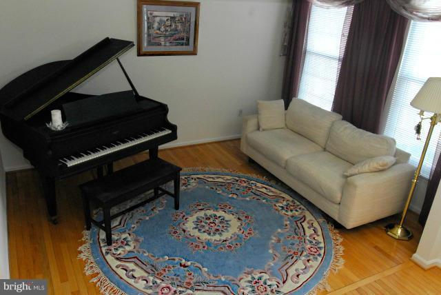12313 Snowden Woods Road Laurel, MD 20708 - Photo 5 of 30 Living Room