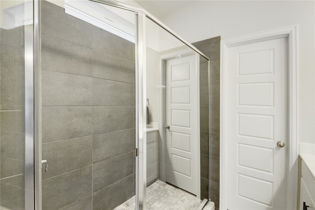 4405 Swift Path, Unit 17 Austin, TX 78741 - Photo 16 of 33 a bathroom with a shower