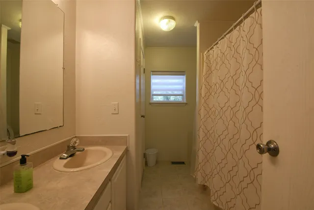 $600,000 | 1974 County Road 404, Flatonia, TX 78941