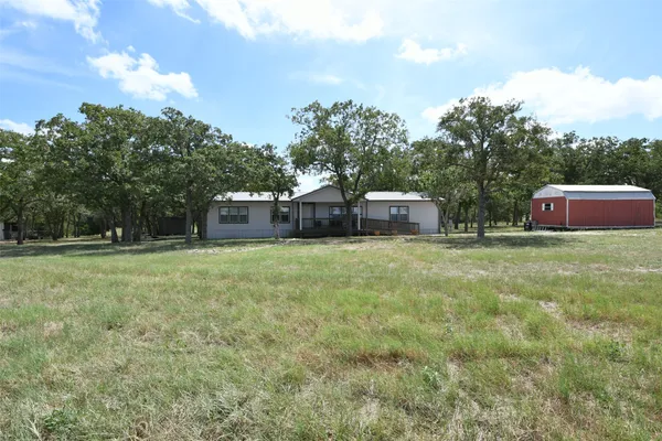 a view of a house with backyard