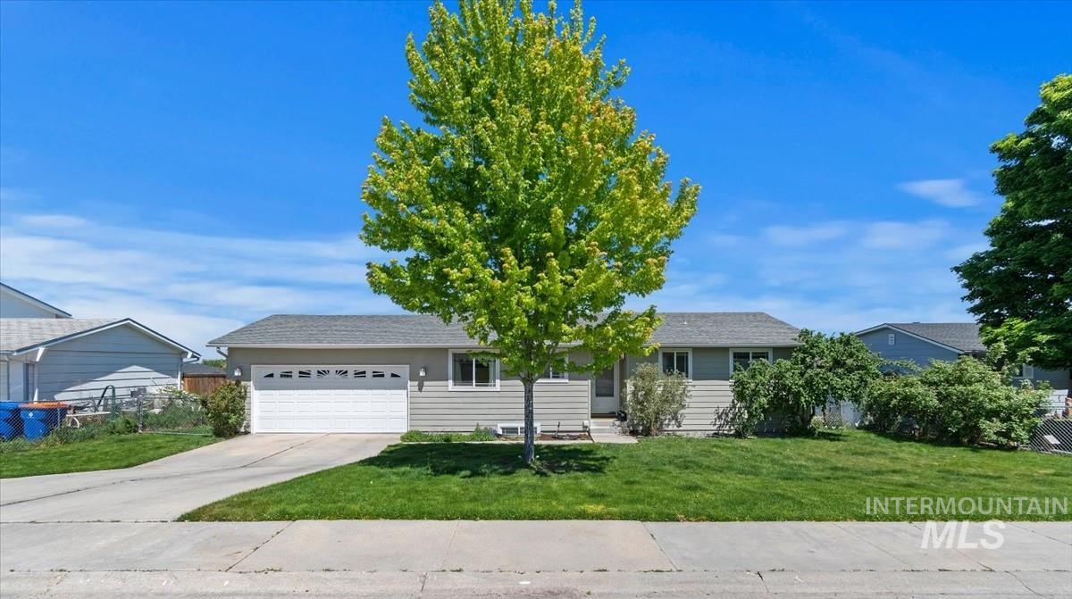 10178 West Fox Ridge Drive Boise, ID 83709 - Photo 2 of 36 Single-story residence featuring light gray siding and a dark gray shingle roof