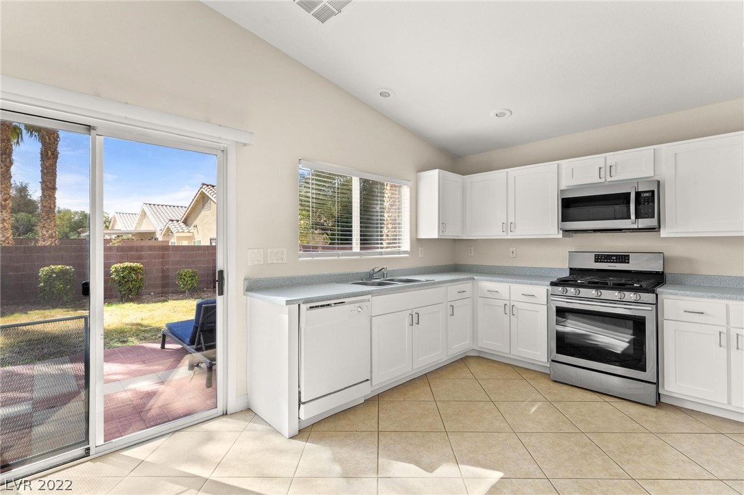 2287 Chestnut Ranch Avenue Henderson, NV 89052 - Photo 12 of 35 Gallery Image 12