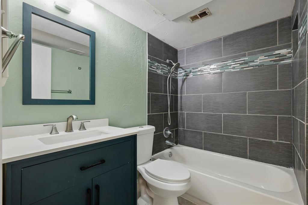 12824 Midway Road, Unit 2136 Dallas, TX 75244 - Photo 32 of 40 a bathroom with a sink mirror toilet and bathtub