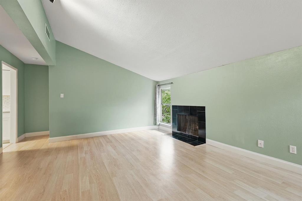 12824 Midway Road, Unit 2136 Dallas, TX 75244 - Photo 9 of 40 an empty room with wooden floor and windows