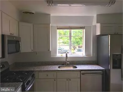 $2,995 | 5319 Pooks Hill Road, Unit 1, Bethesda, MD 20814