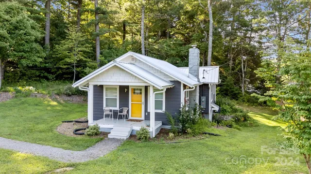 $384,900 | 15 Old Fort Road, Fairview, NC 28730
