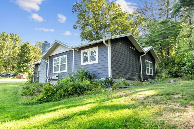 $384,900 | 15 Old Fort Road, Fairview, NC 28730