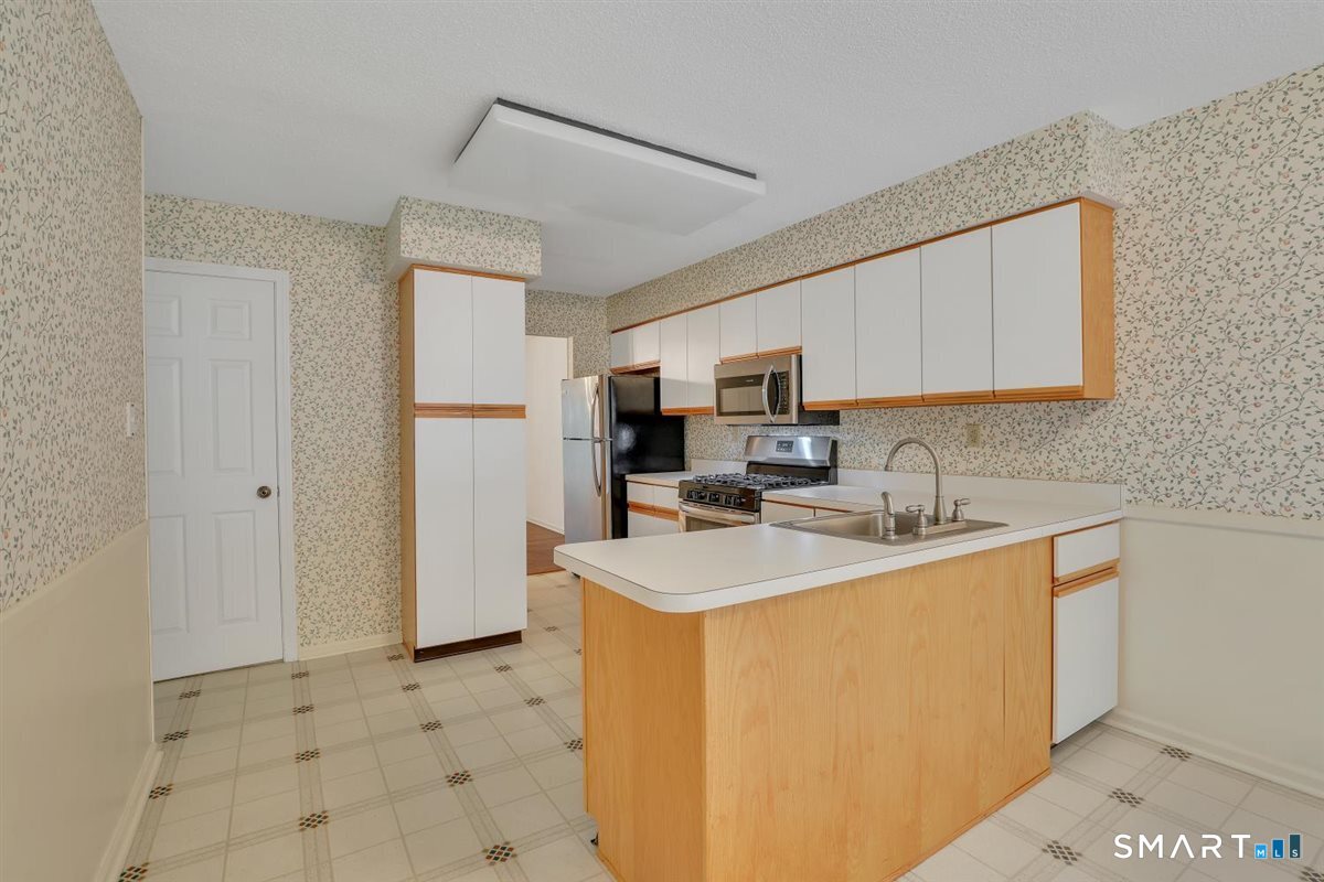 41 Eaton Woods Road, Unit 41 Hamden, CT 06518 - Photo 7 of 32 Gallery Image 7