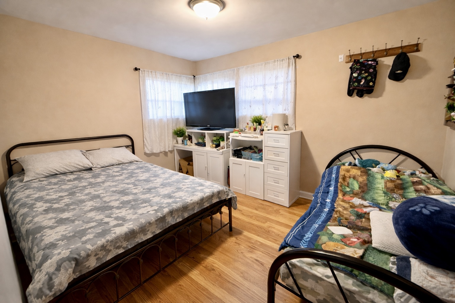 128 North York Road Bensenville, IL 60106 - Photo 7 of 19 a bedroom with a bed and a flat screen tv