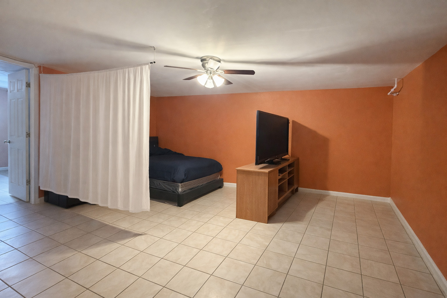 128 North York Road Bensenville, IL 60106 - Photo 10 of 19 a view of a livingroom with a furniture