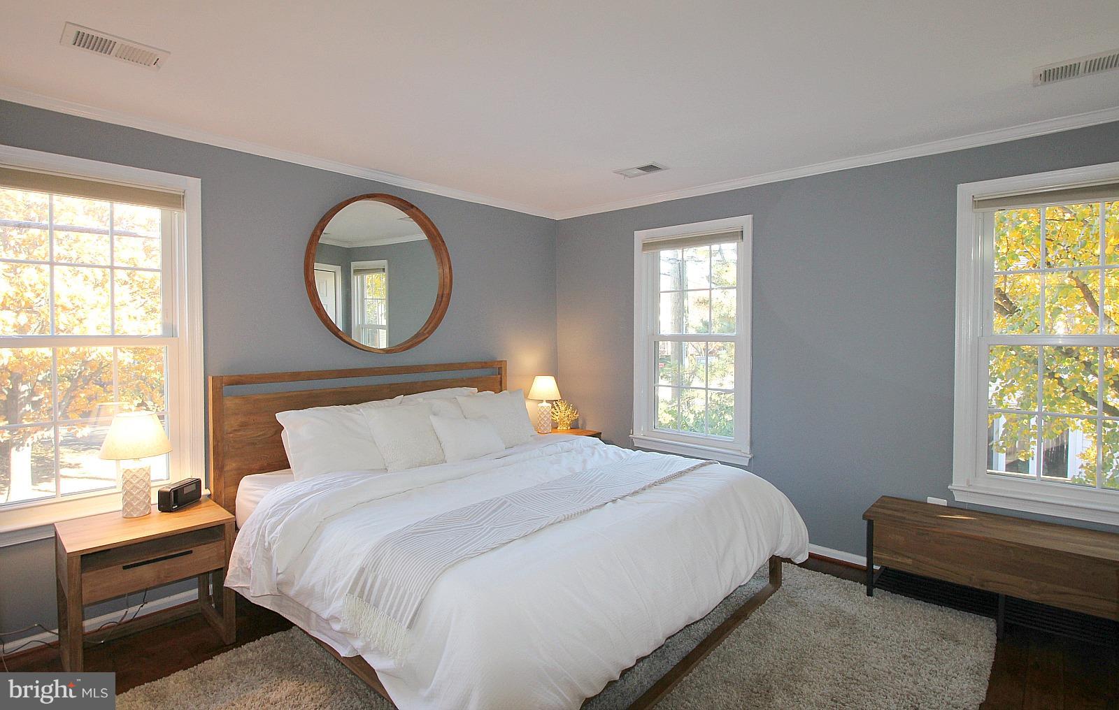 424 West Glebe Road Alexandria, VA 22305 - Photo 10 of 24 Hardwood floors and en suite!
