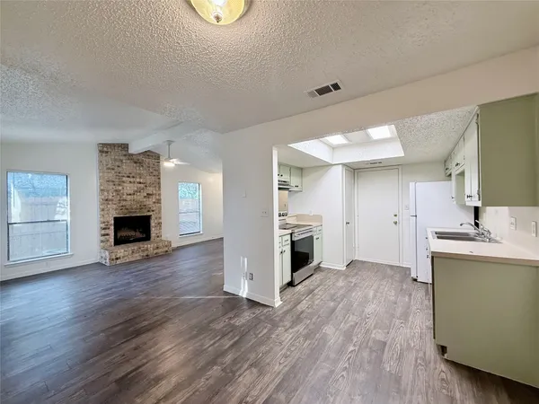 $1,700 | 3411 Minnie Street, Unit B, Austin, TX 78745