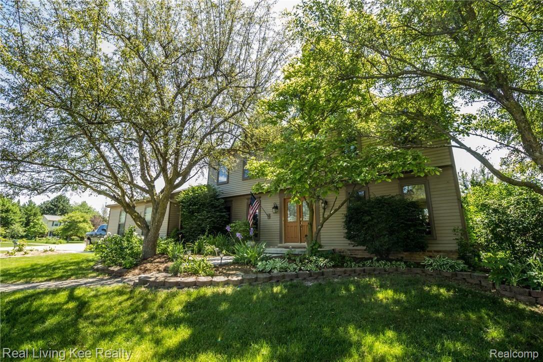 845 Downhill Lane Rochester, MI 48307 - Photo 1 of 29 2.jpg