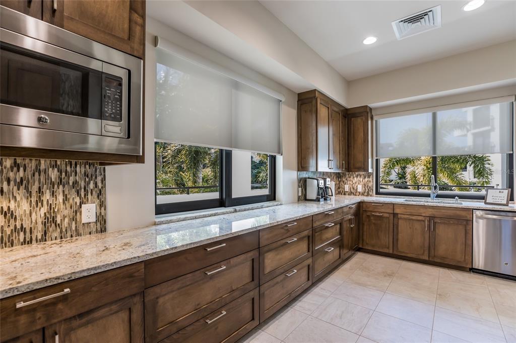1425 Gulf Of Mexico Drive, Unit 408 Longboat Key, FL 34228 - Photo 35 of 45