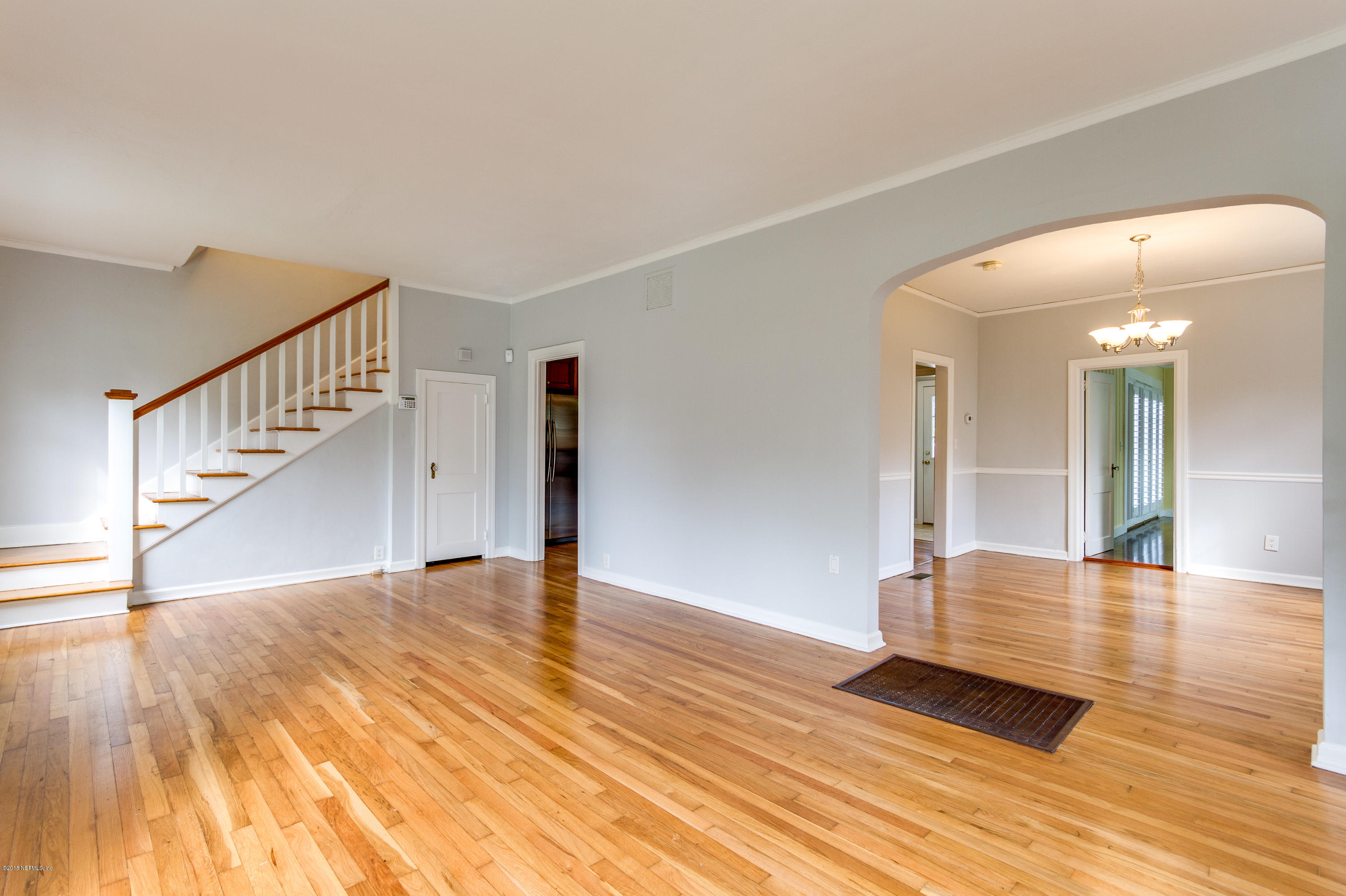 1603 River Oaks Road Jacksonville, FL 32207 - Photo 12 of 49 Great Stairwell placement