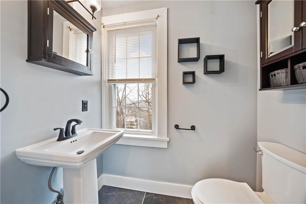 1030 Greentree Road Pittsburgh, PA 15220 - Photo 12 of 25 Gallery Image 12