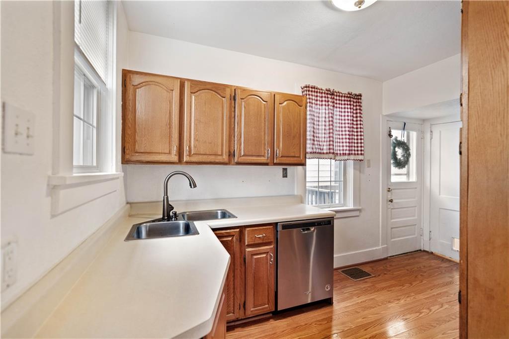 1030 Greentree Road Pittsburgh, PA 15220 - Photo 14 of 25 Gallery Image 14