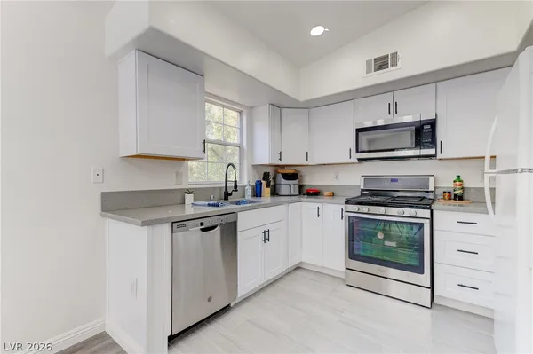 $1,750 | 520 Arrowhead Trail, Unit 322, Henderson, NV 89015