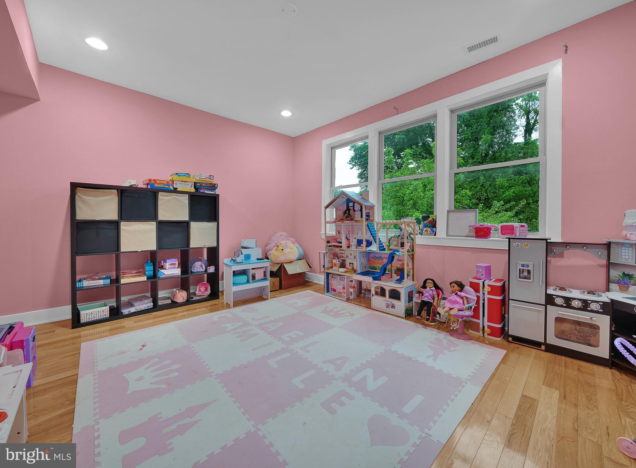 4743 Sheldon Street Philadelphia, PA 19127 - Photo 13 of 32