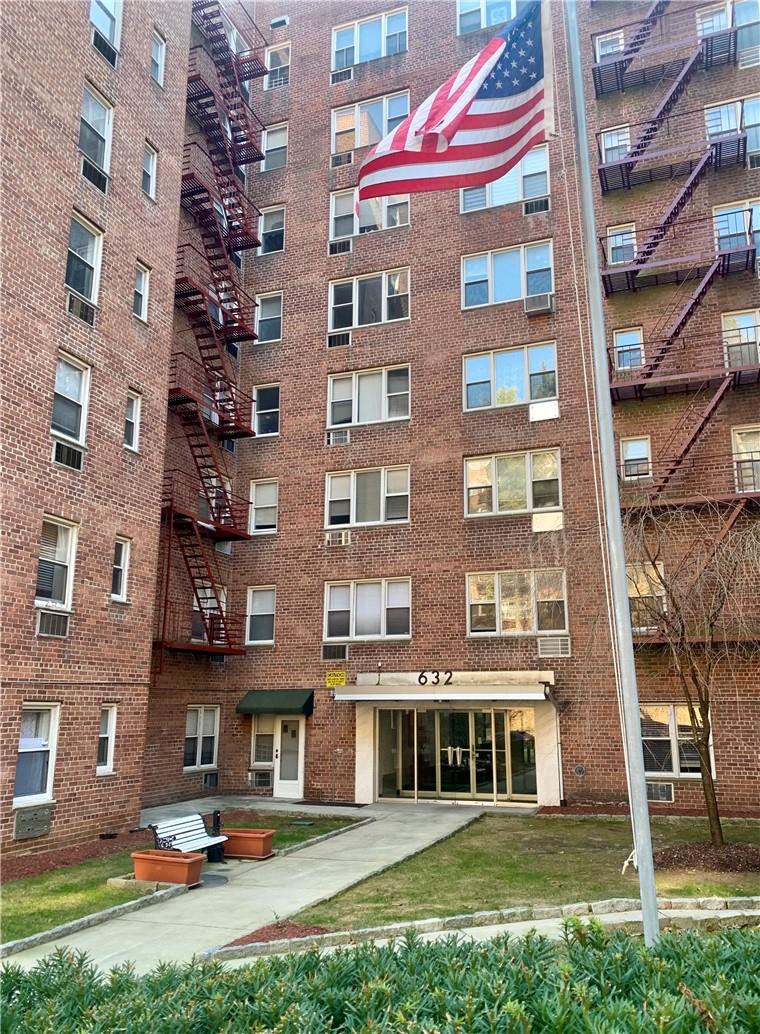 632 Palmer Road, Unit 8B Yonkers, NY 10701 - Photo 1 of 1