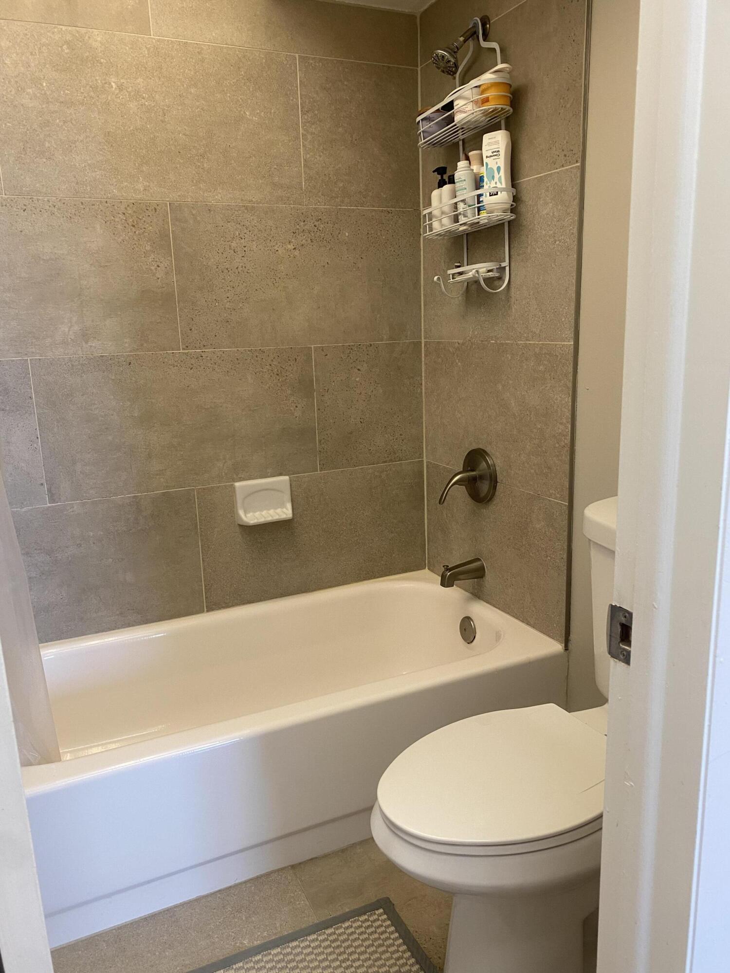 9 Royal Palm Way, Unit 403 Boca Raton, FL 33432 - Photo 8 of 24 Primary Bathroom