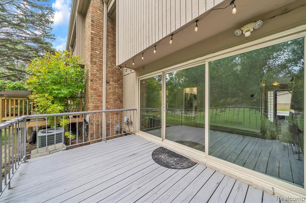 639 Oakbrook West Rochester Hills, MI 48307 - Photo 49 of 51