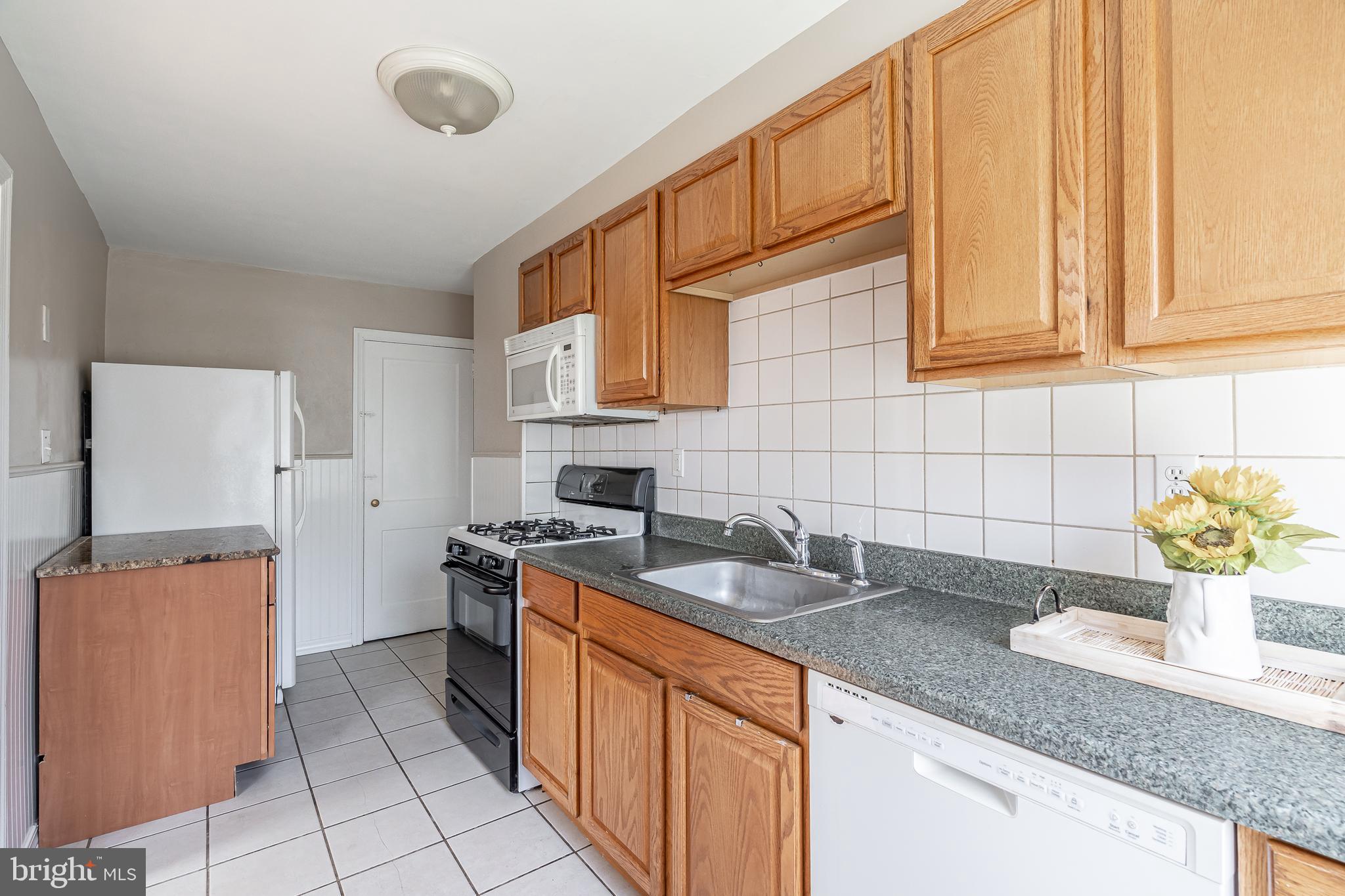 113 Woodbine Road Havertown, PA 19083 - Photo 6 of 18 kitchen