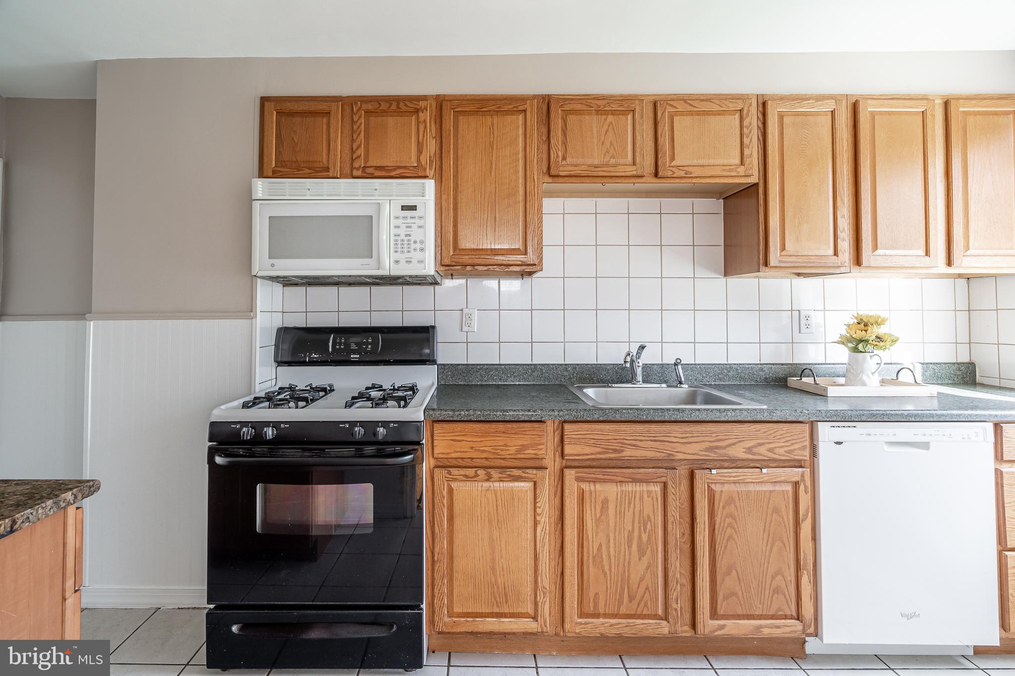 113 Woodbine Road Havertown, PA 19083 - Photo 7 of 18 kitchen