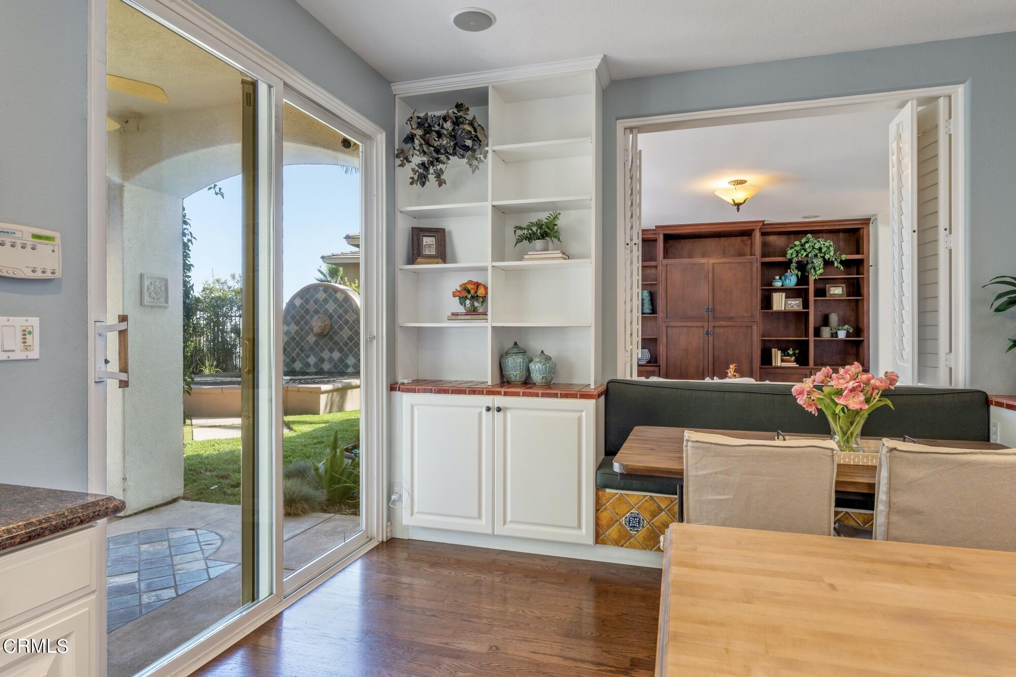 3658 Giddings Ranch Road Altadena, CA 91001 - Photo 24 of 53 a living room with furniture