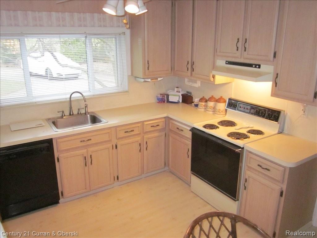 23602 Military Road Dearborn Heights, MI 48127 - Photo 4 of 22 UPDATED KITCHEN