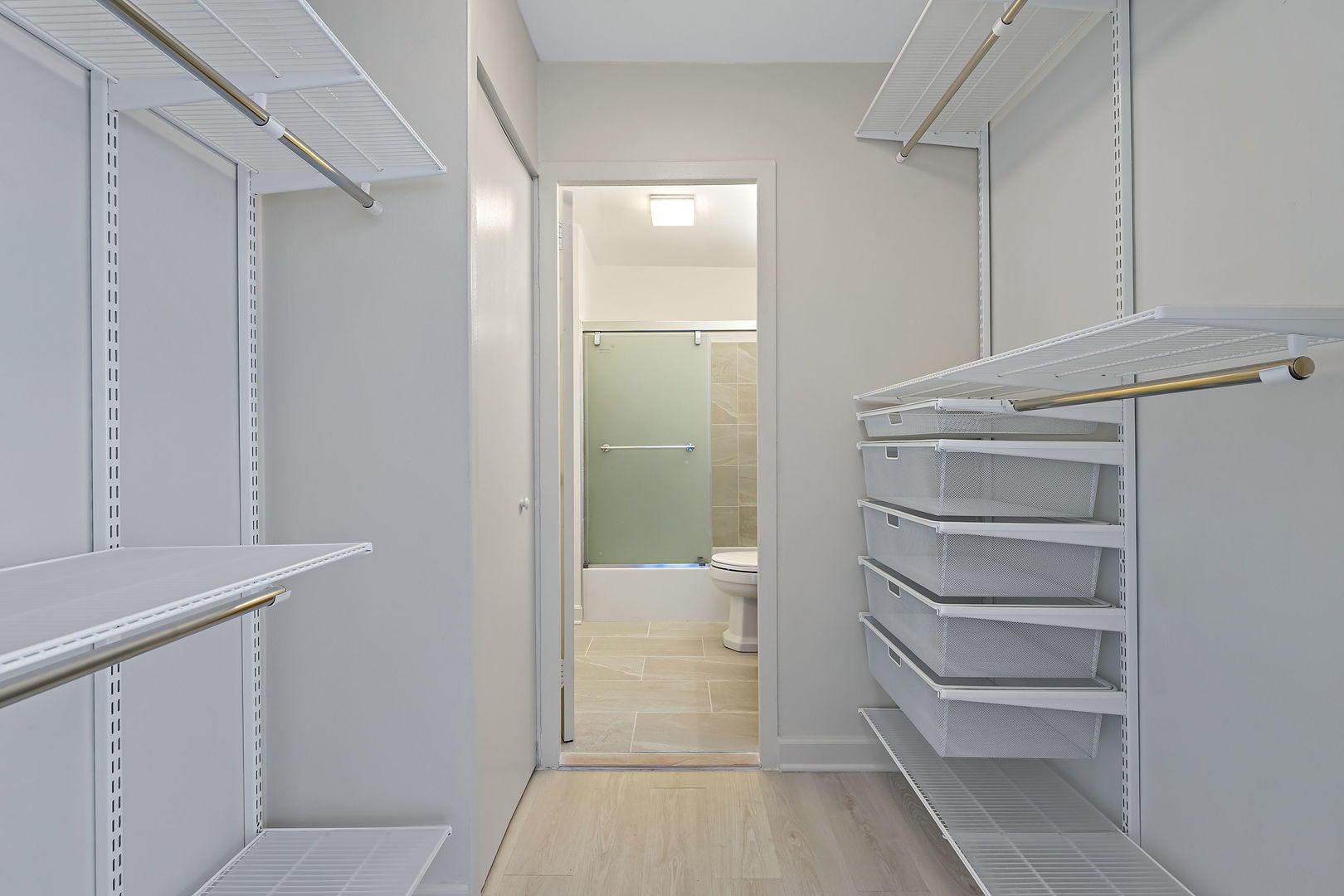 5701 North Sheridan Road, Unit 21D Chicago, IL 60660 - Photo 17 of 29 a view of walk in closet with empty racks