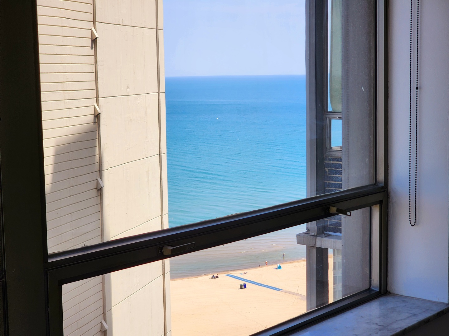 5701 North Sheridan Road, Unit 21D Chicago, IL 60660 - Photo 8 of 29 a view of an window