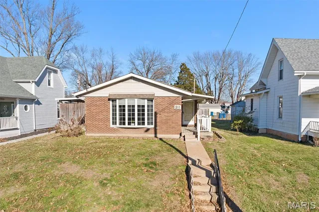$180,000 | 311 Brown Avenue, Collinsville, IL 62234