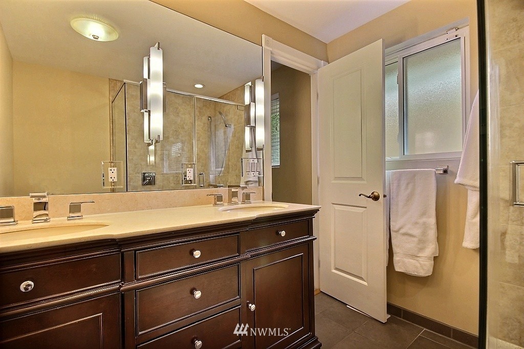 455 Reiten Road Kent, WA 98030 - Photo 4 of 12