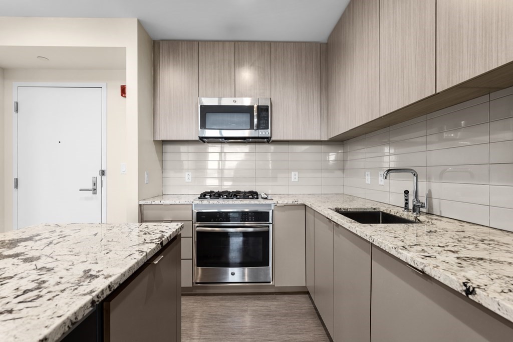 80-82 Fenwood Road, Unit 811 Boston, MA 02115 - Photo 2 of 38