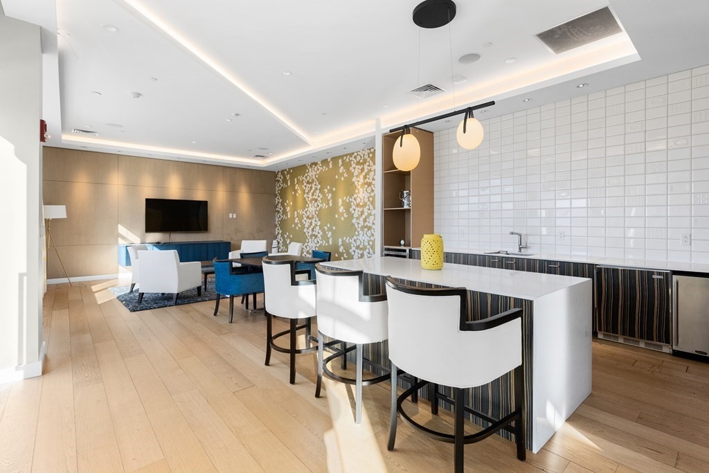 80-82 Fenwood Road, Unit 811 Boston, MA 02115 - Photo 21 of 38