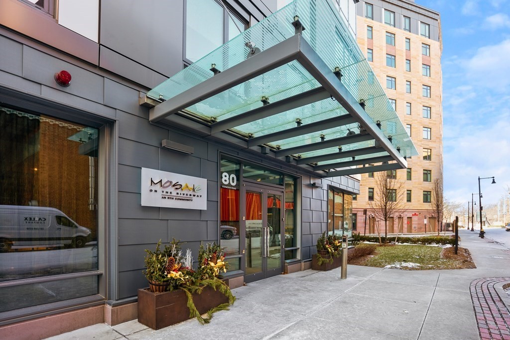 80-82 Fenwood Road, Unit 811 Boston, MA 02115 - Photo 3 of 38