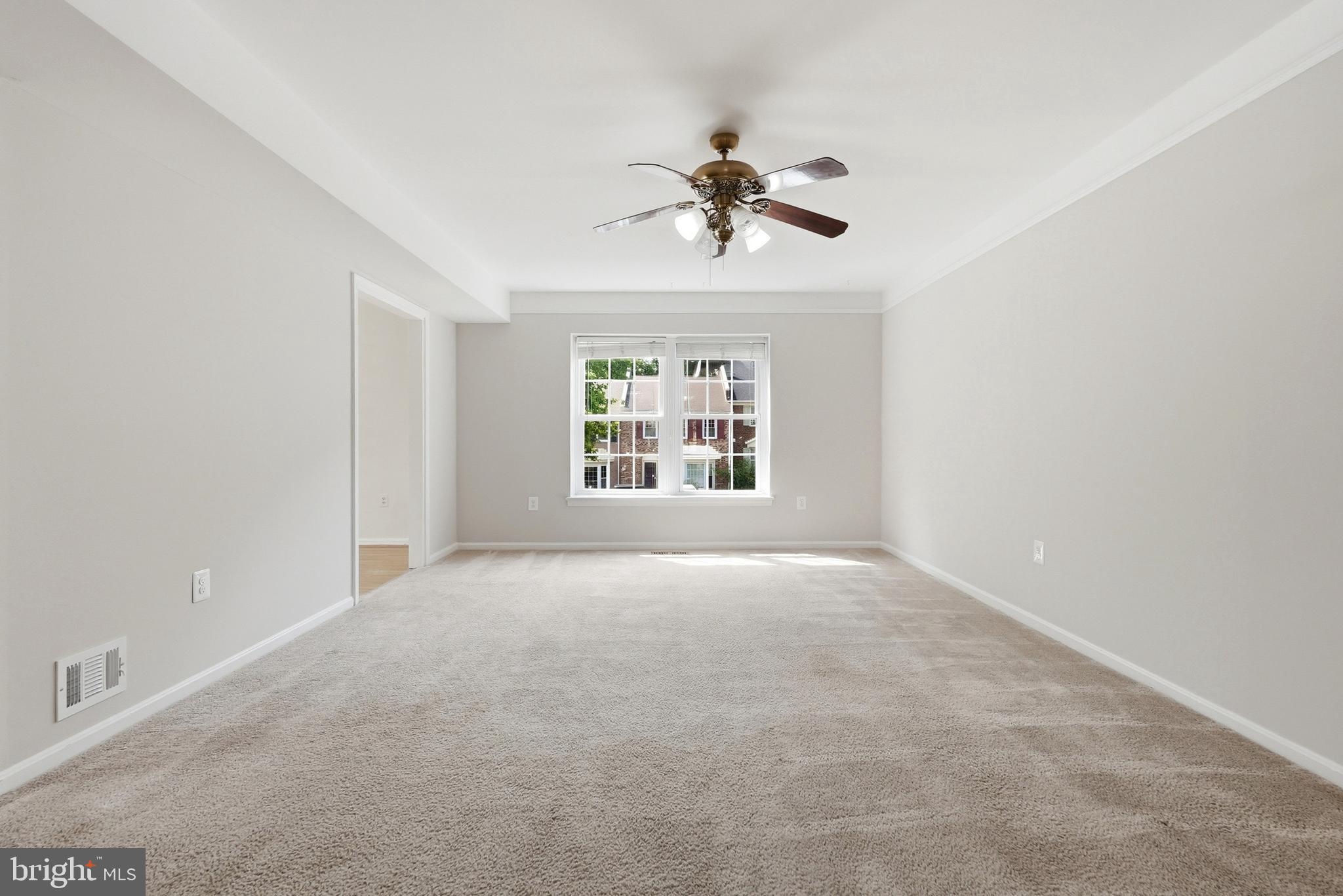 8031 Sleepy View Lane Springfield, VA 22153 - Photo 10 of 45 Living Room