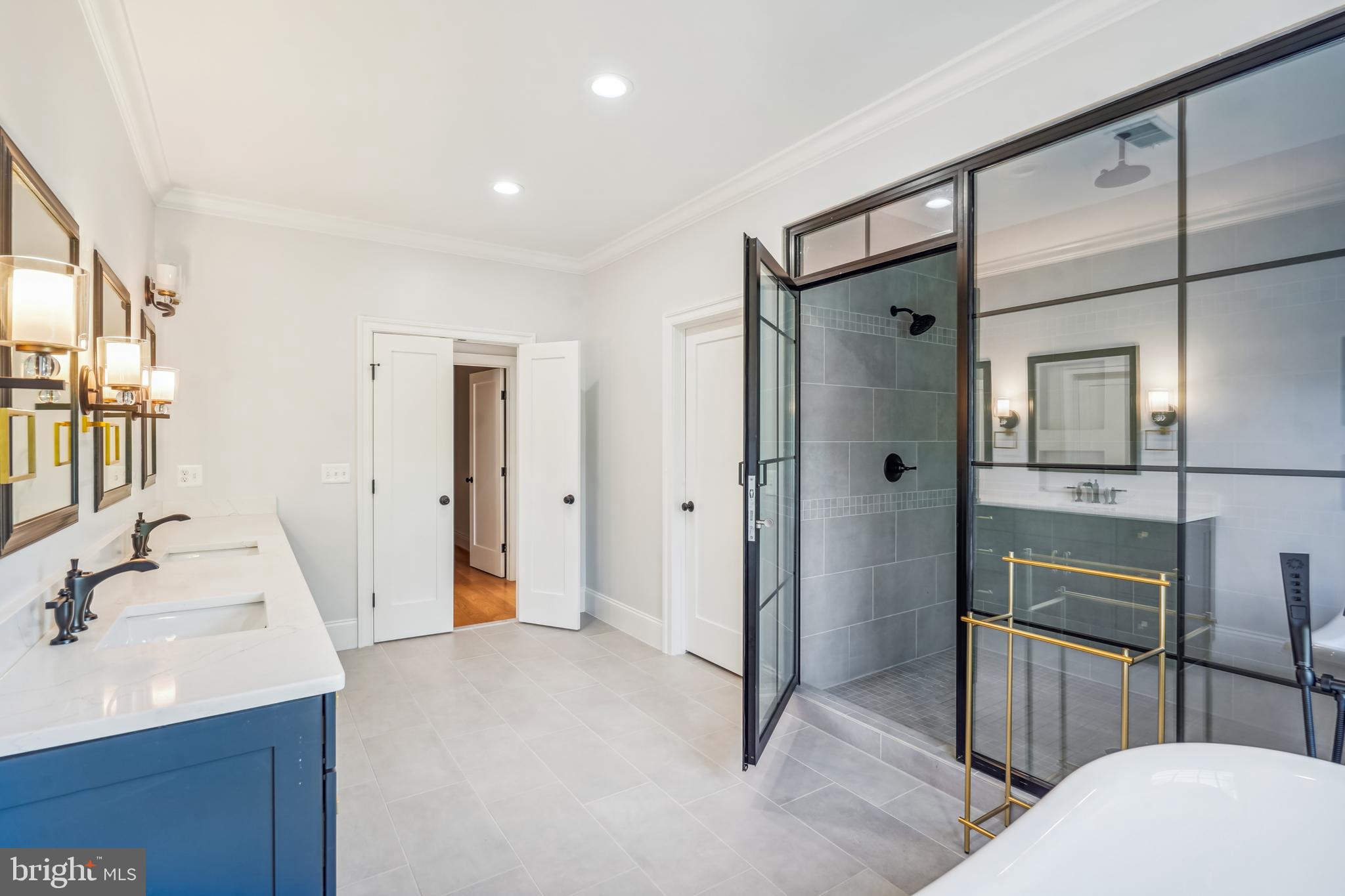 1606 Brookside Road McLean, VA 22101 - Photo 24 of 53 Primary bathroom