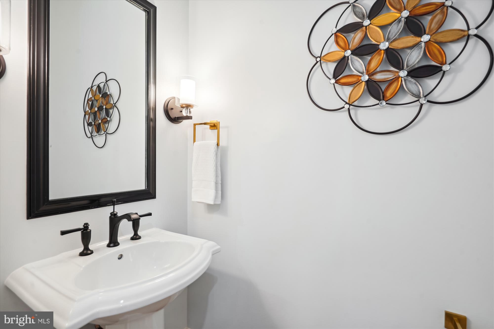 1606 Brookside Road McLean, VA 22101 - Photo 5 of 53 Main level powder room