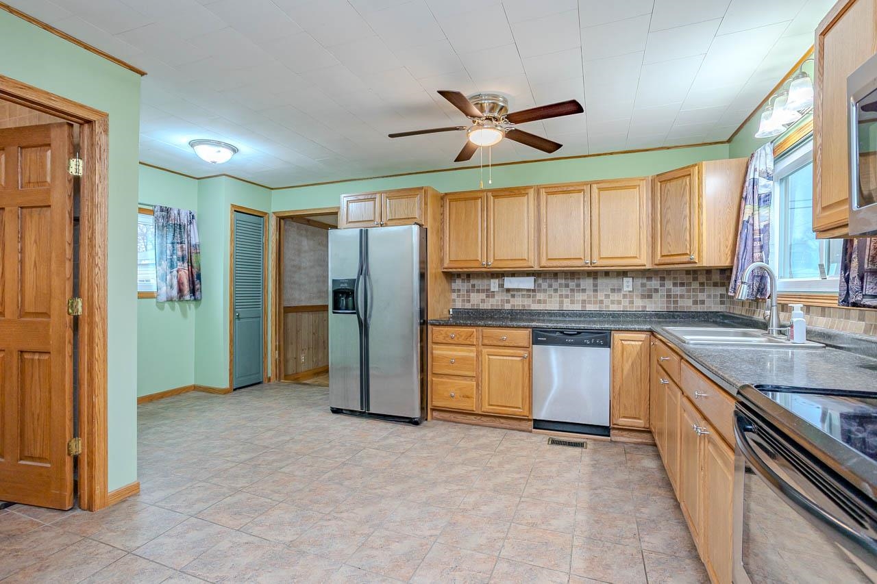 701 Cottage Street Merrill, WI 54452 - Photo 2 of 17